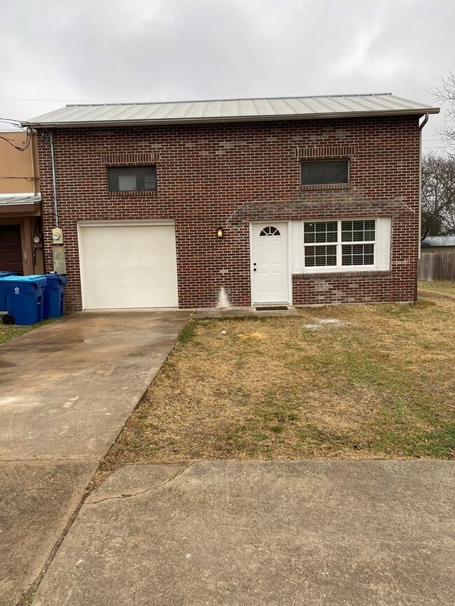 Building Photo - 518 Peterson Dr