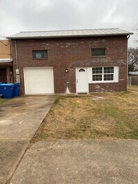 Building Photo - 518 Peterson Dr