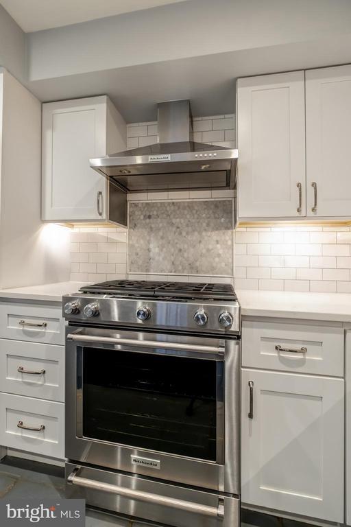 Building Photo - 908 S Front St