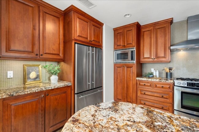 Building Photo - 411 Orange Ave