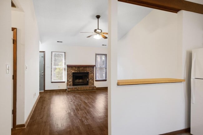 Building Photo - 205 Corey Ct