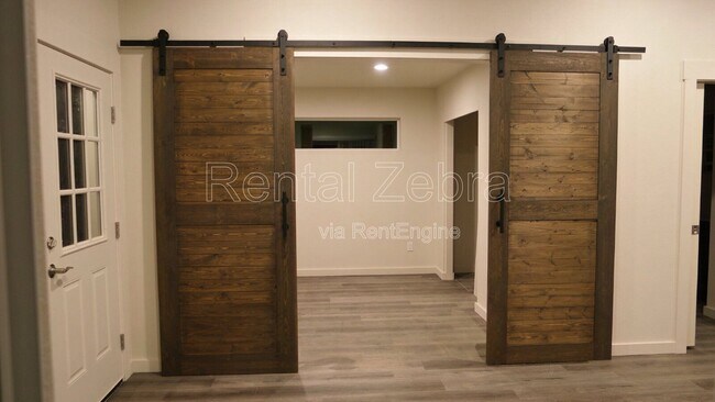 Building Photo - 374 SE Garner St