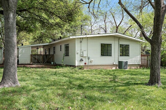 Building Photo - 1207 Ridgemont Dr