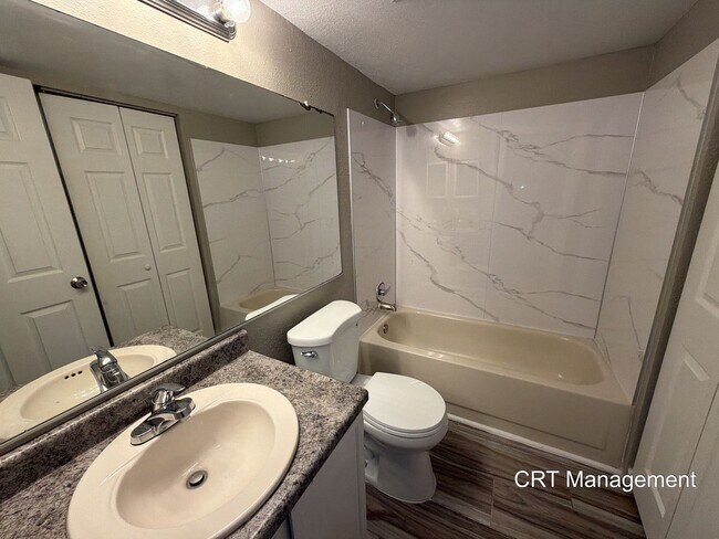 Building Photo - Spacious 3-Bedroom Condo with In-Unit Laundry – Convenient Aurora Location