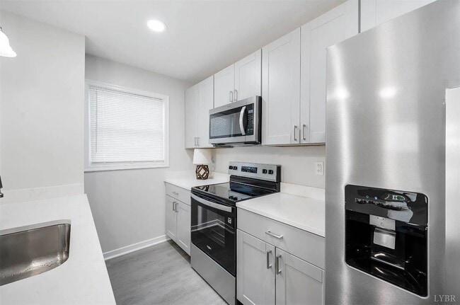 Building Photo - 2410 Poplar St