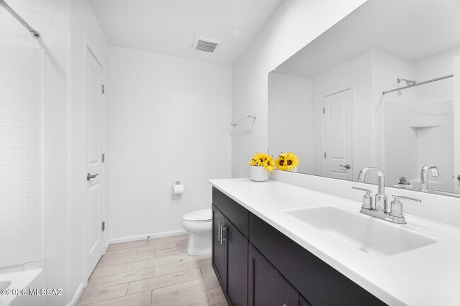 Building Photo - 7801 S Walnutview Dr