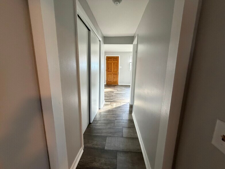 Building Photo - 148 N Church St