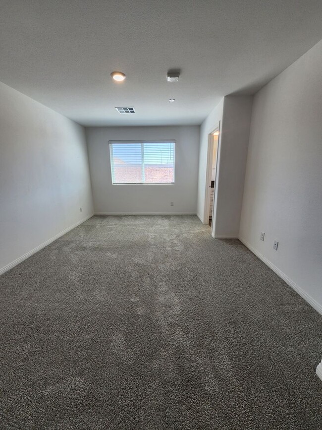 Building Photo - 2775 Atomic Tangerine Wy