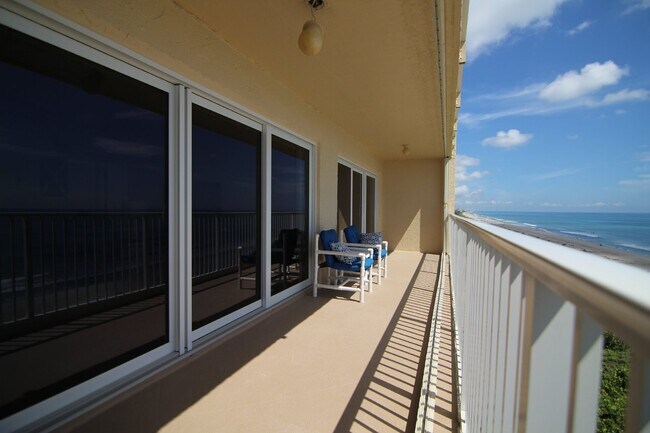 Building Photo - Gorgeous Furnished Direct Ocean Condo in Indialantic
