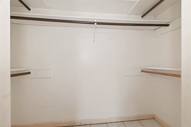 Building Photo - 2803 Fir Crest Ct