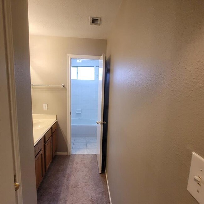 Building Photo - 1411 Hunter Ridge Ct