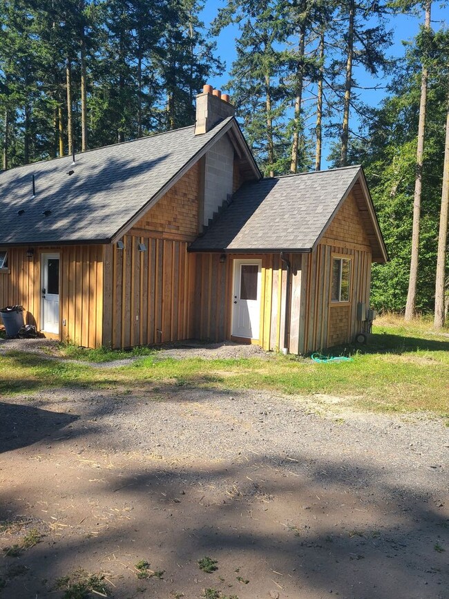 Building Photo - Beautifully Restored 1 bed 1 bath farmhous...