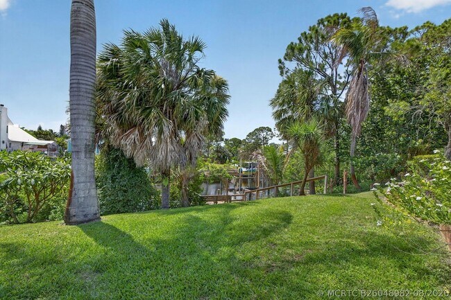 Building Photo - 1362 SW Knollwood Dr