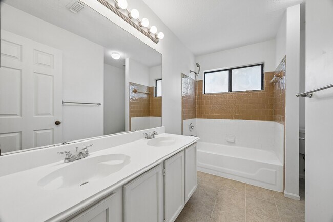 Building Photo - 15251 Kelbrook Dr