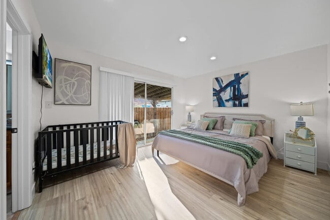 Building Photo - 606 S Sunshine Ave