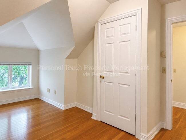 Building Photo - 411 4th Ave S