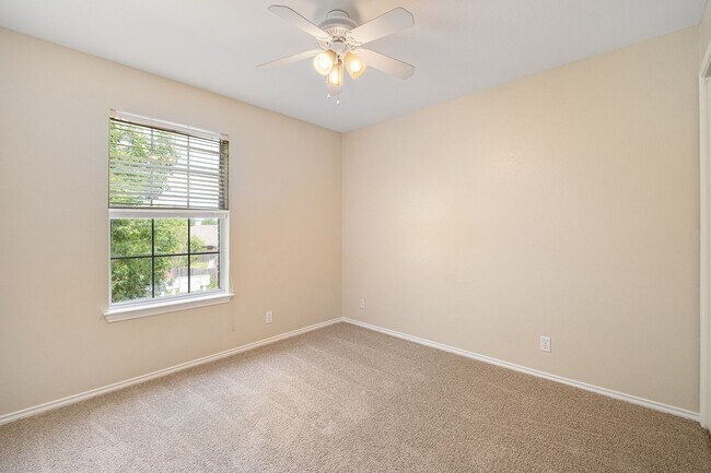 Building Photo - Stunning 4-Bedroom Home in Cedar Park with...