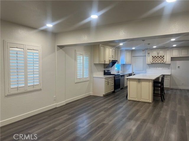 Building Photo - 729 N Soldano Ave