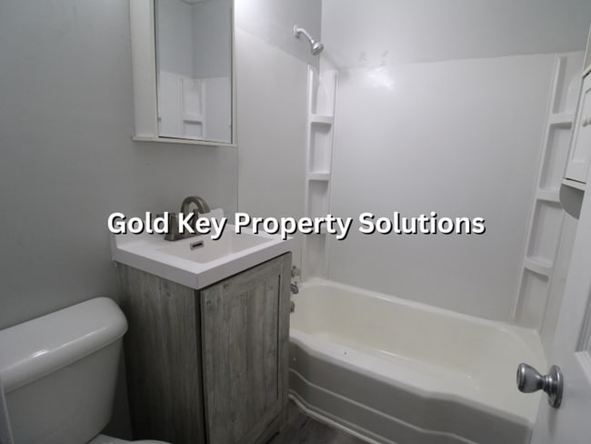 Building Photo - COMING SOON!! 2 BR 1 BA House with New Flooring and Paint (SECTION 8 APPROVED)