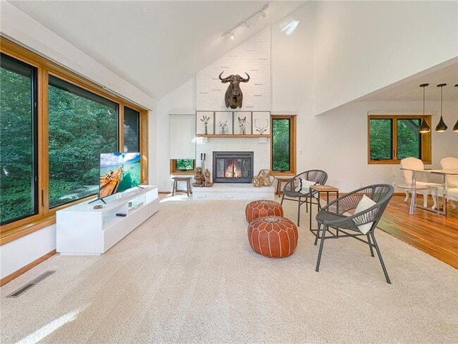 Building Photo - 13900 Hill Ridge Dr