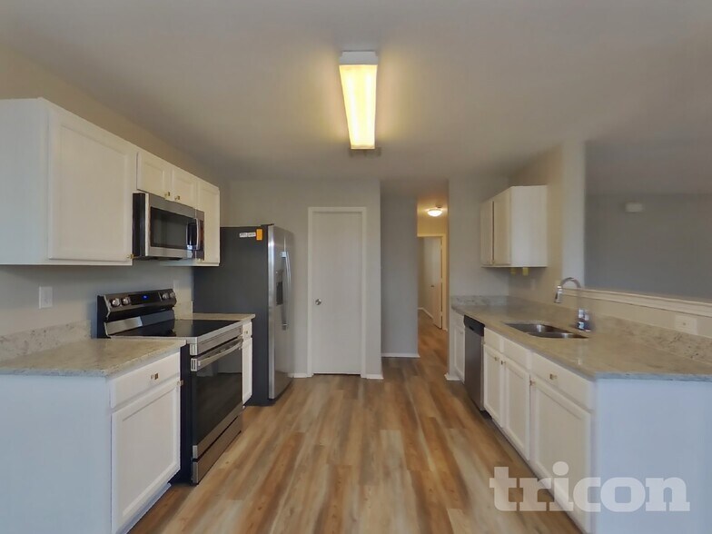 Building Photo - 1837 Wildrose Dr