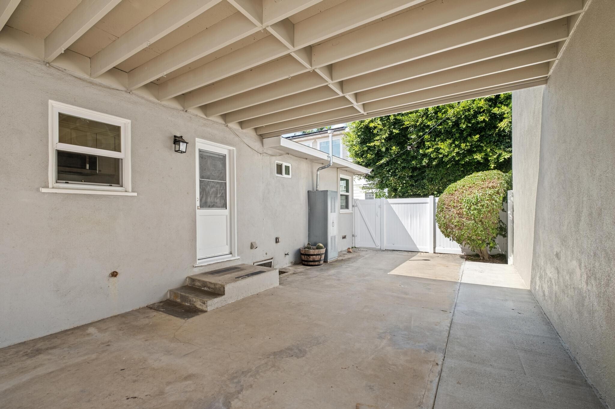 Building Photo - 2211 Nelson Ave