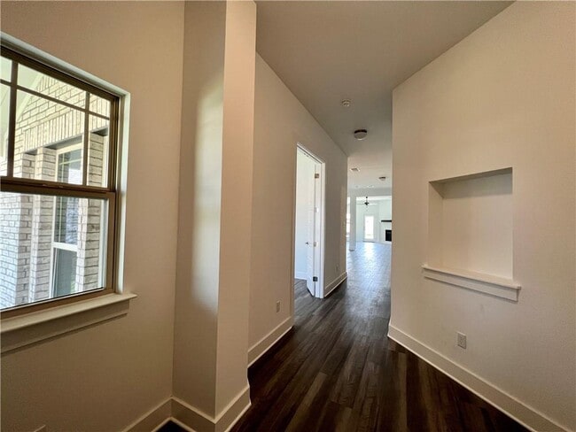 Building Photo - 577 Elm Green St