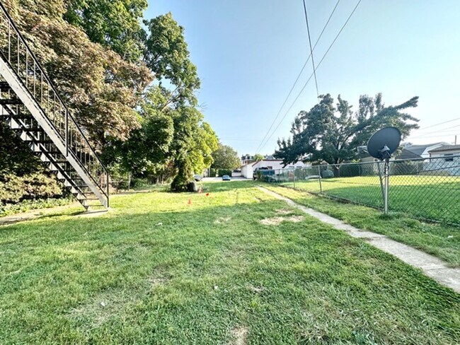 Building Photo - 1424 W Philadelphia St