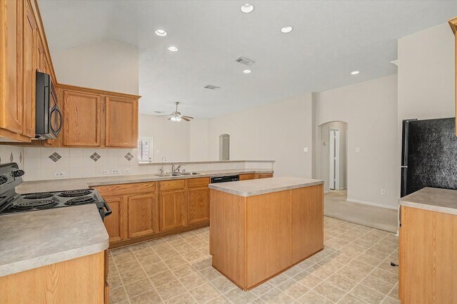 Building Photo - 16011 Belleshire Glen Ln