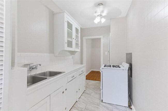 Building Photo - 419 W Polk St