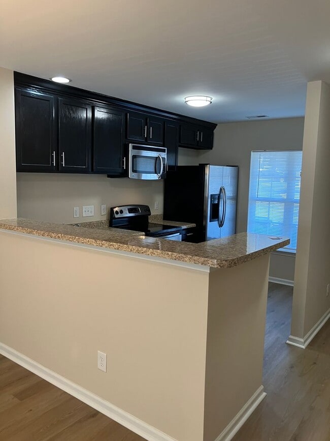 Building Photo - Robyns Glen townhome