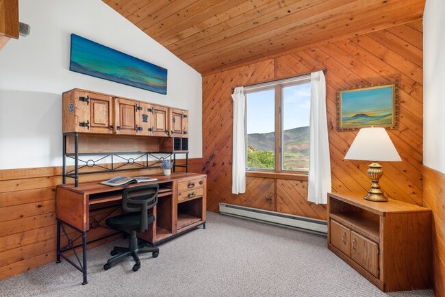 Building Photo - 2020 Juniper Hill Rd