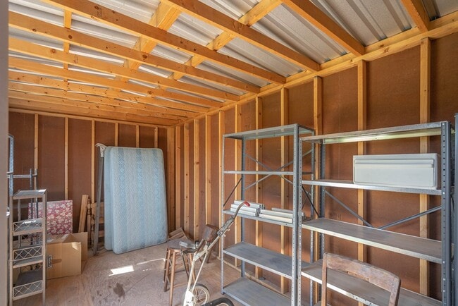 Building Photo - 1523 Doe Ln