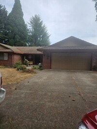 Building Photo - Spacious 4 bedroom/4 bath home on 1.5 acres