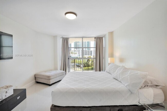 Building Photo - 600 Parkview Dr