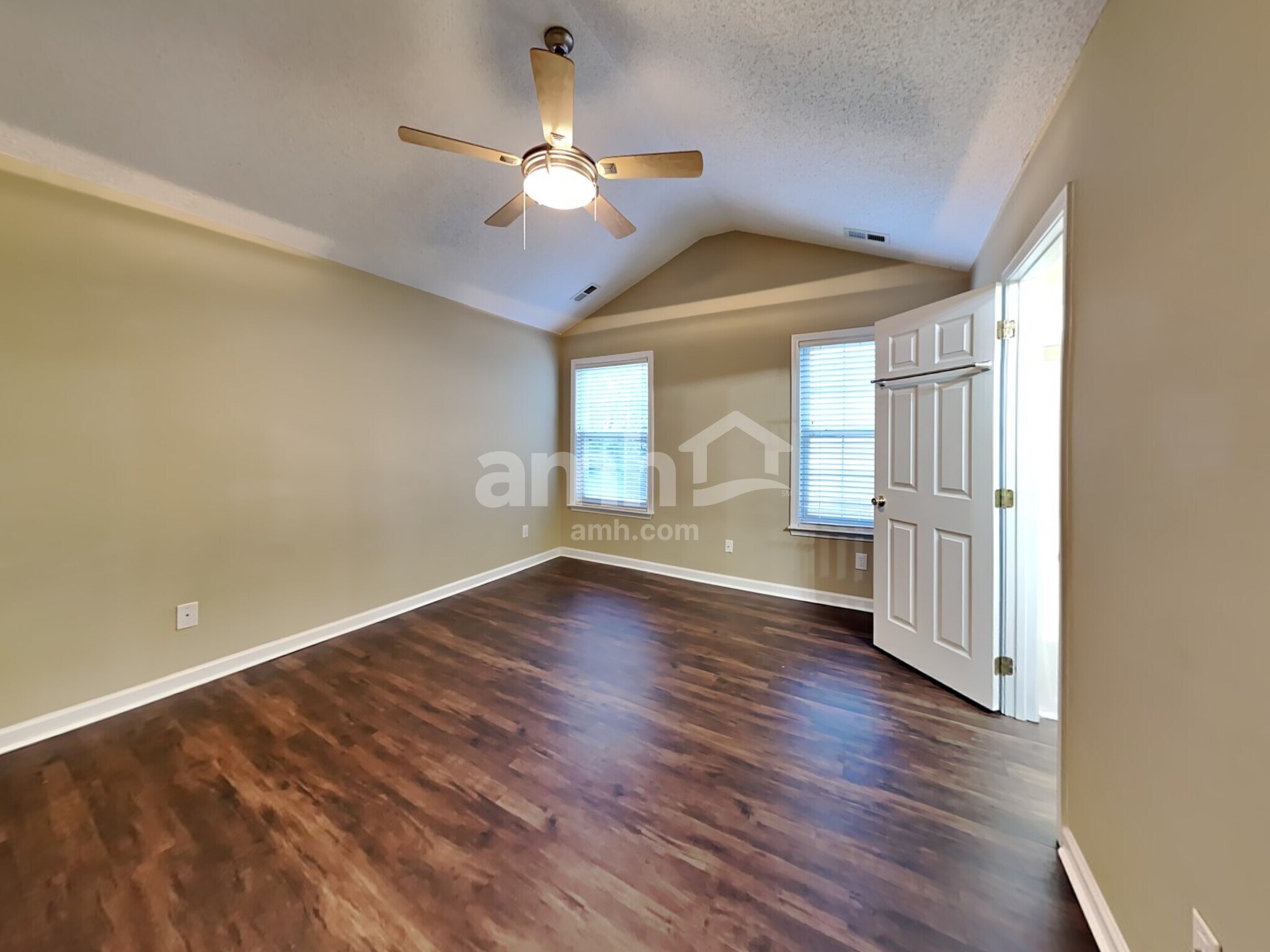 Building Photo - 114 Ridge Lake Dr