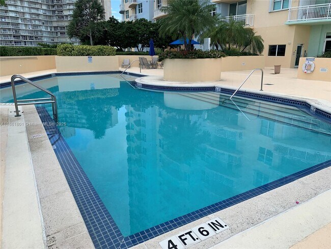 Building Photo - 2475 Brickell Ave