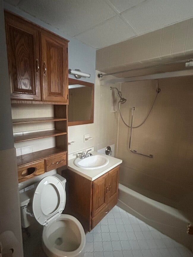 Building Photo - 18 W 16th St