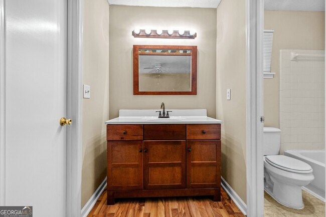 Building Photo - 625 Oxford Hall Dr SW