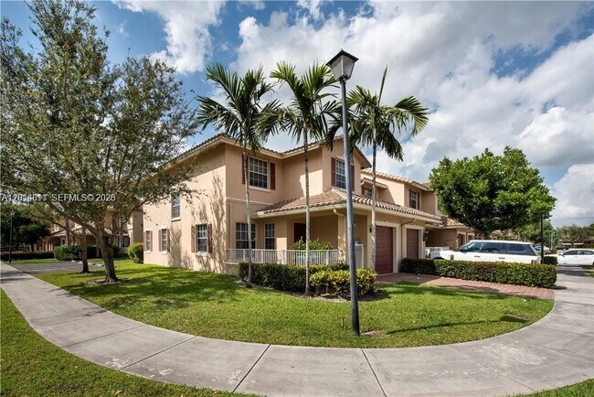 Building Photo - 3371 Lakeside Dr