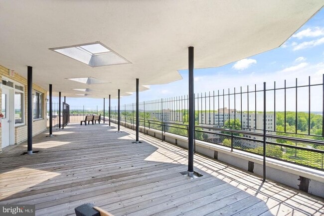 Building Photo - 6641 Wakefield Dr