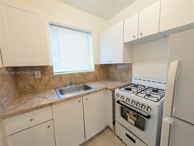 Building Photo - 1565 SW 6th St