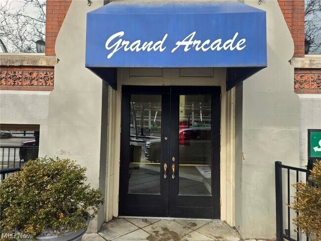 Building Photo - 408 W St Clair Ave