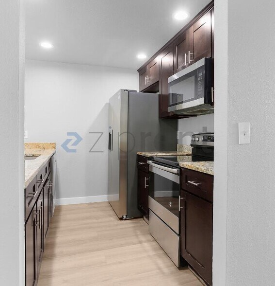Building Photo - Unit