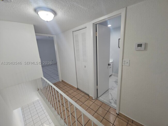 Building Photo - 1560 W 46th St