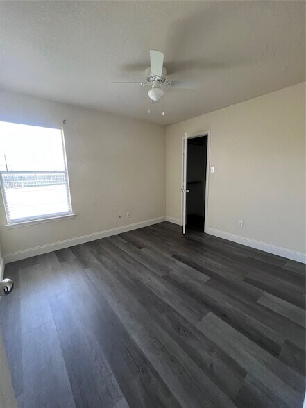 Building Photo - 13728 Village Vista Dr