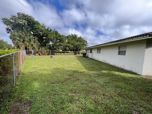 Building Photo - Excellent 4 Bedroom in Coral Springs