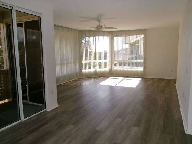 Building Photo - T0365 - MOANALUA VILLAGE #11H