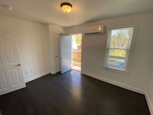 Building Photo - 212 W Hope Ave