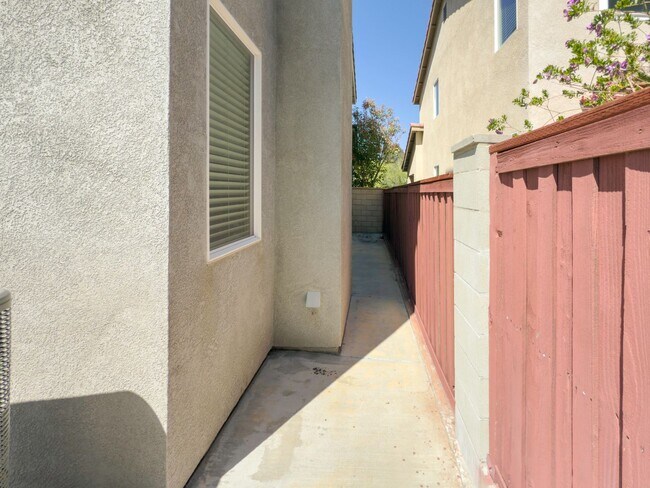 Building Photo - COMING SOON! 5 Bedroom, Cut-DeSac Home for Rent in a Beautiful, Murrieta Community!